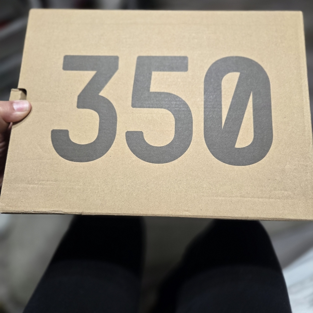 Empty Adidas Yeezy Boost 360 Or 700 Boxes - Picture 11 of 13